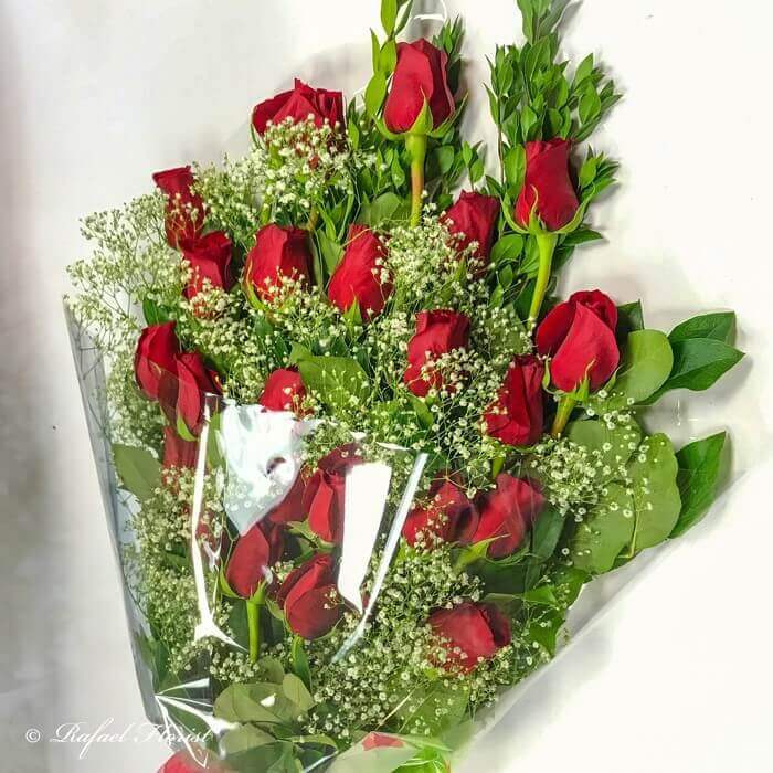 Classic Boxed Roses - R18