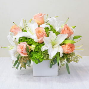low centerpiece roses lilies - V10 - Glamour